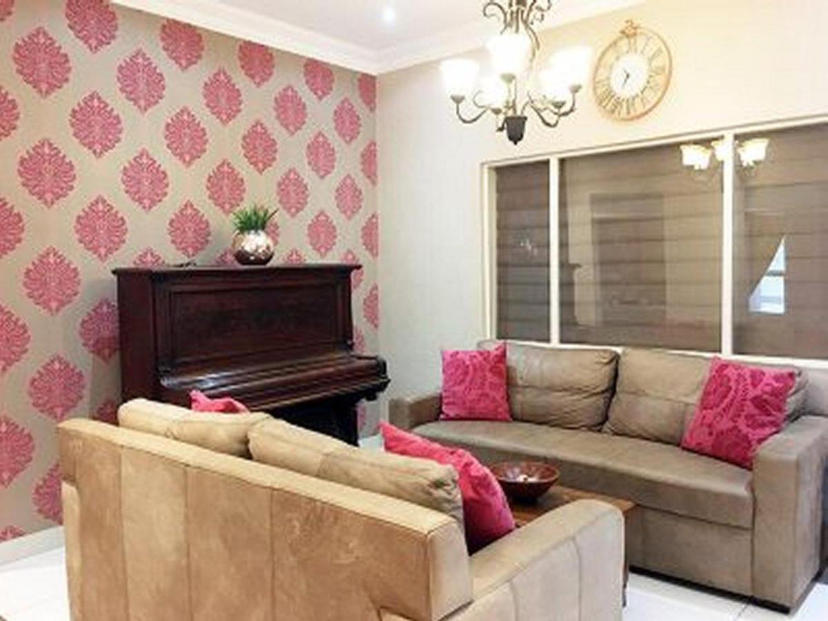 Peaches & Cream Bed & Breakfast Ледисмит Экстерьер фото