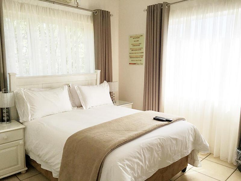 Peaches & Cream Bed & Breakfast Ледисмит Экстерьер фото